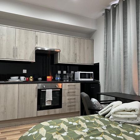 Mia Residence - Entire Studio Apartment - City View - London - Next To Ealing Broadway Station Экстерьер фото