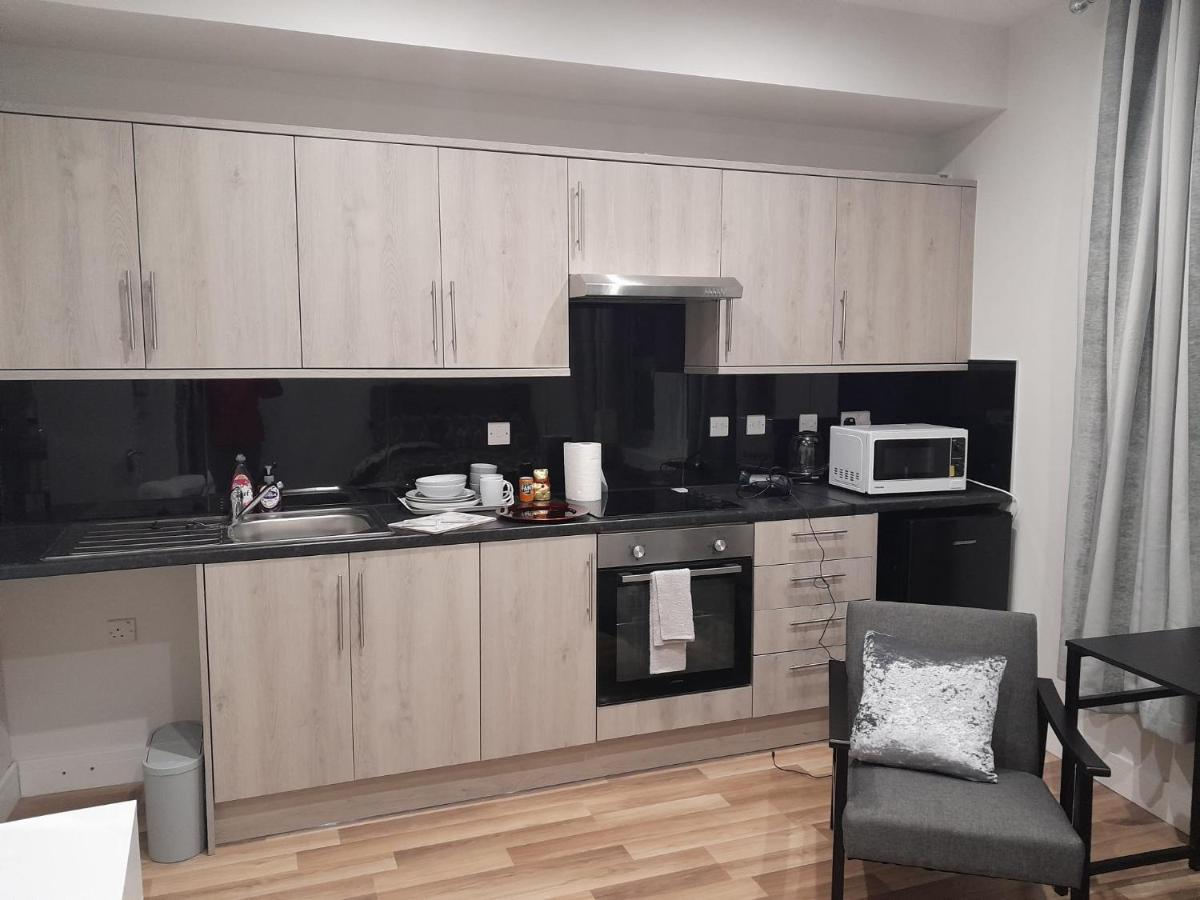 Mia Residence - Entire Studio Apartment - City View - London - Next To Ealing Broadway Station Экстерьер фото